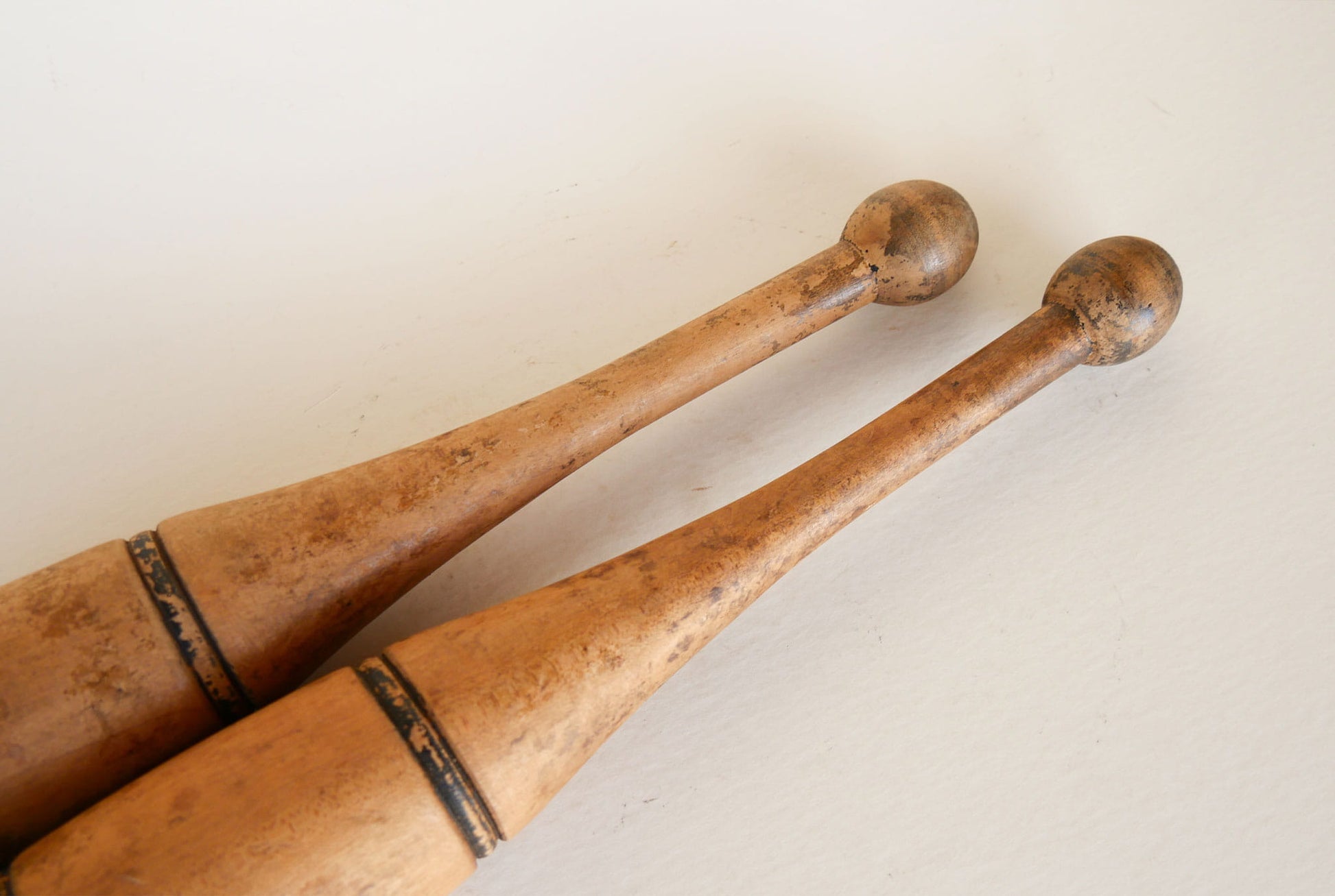 Pair of 1lb Antique Wooden Juggling Pins, Primitive Pins, Antique Wood Pins, Vintage Wood Jugging Pin, Primitive Kitchen Decor, Vintage Kitchen Decor