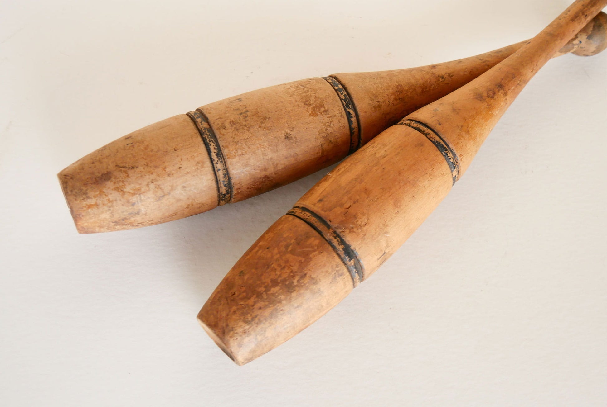Pair of 1lb Antique Wooden Juggling Pins, Primitive Pins, Antique Wood Pins, Vintage Wood Jugging Pin, Primitive Kitchen Decor, Vintage Kitchen Decor