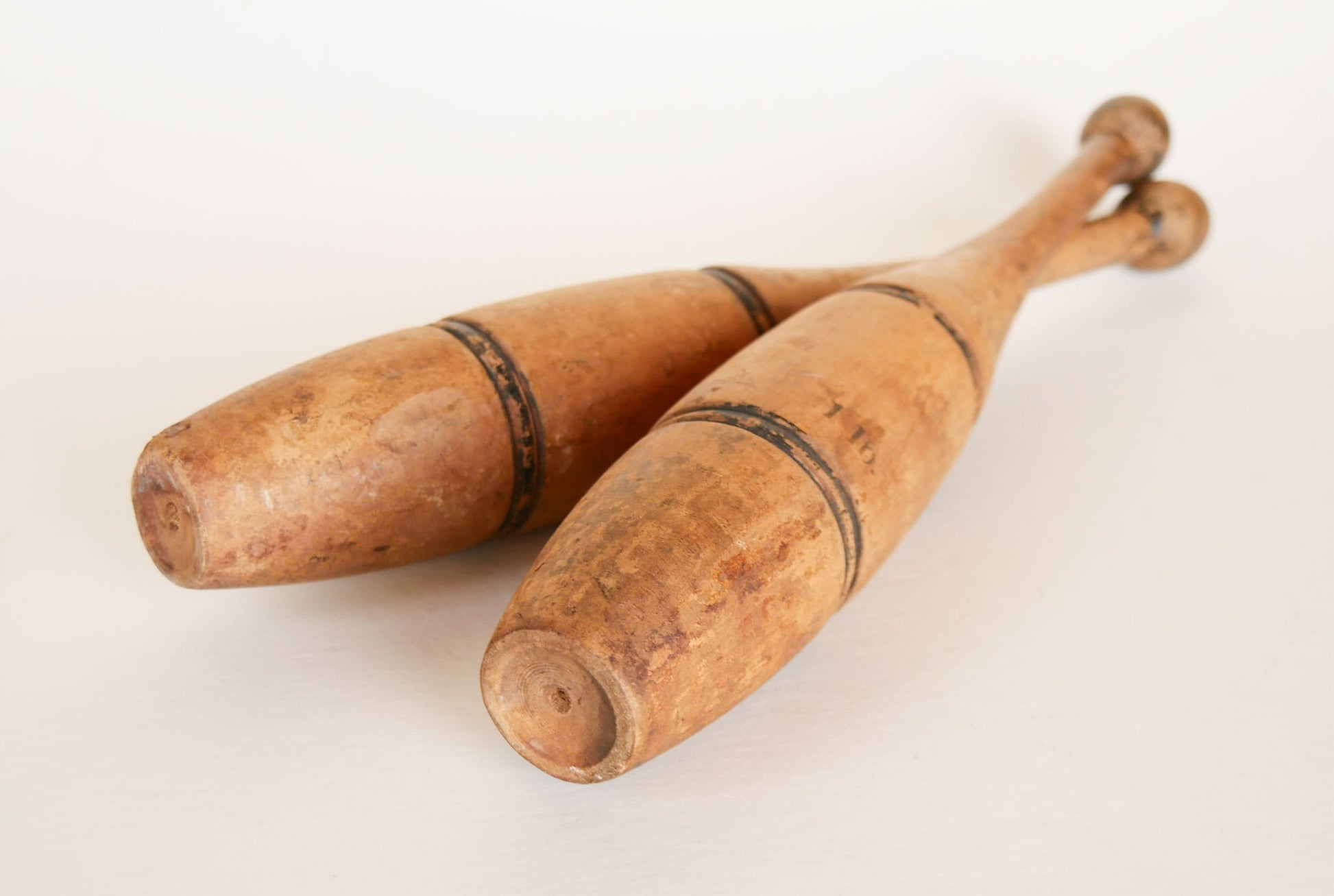 Pair of 1lb Antique Wooden Juggling Pins, Primitive Pins, Antique Wood Pins, Vintage Wood Jugging Pin, Primitive Kitchen Decor, Vintage Kitchen Decor