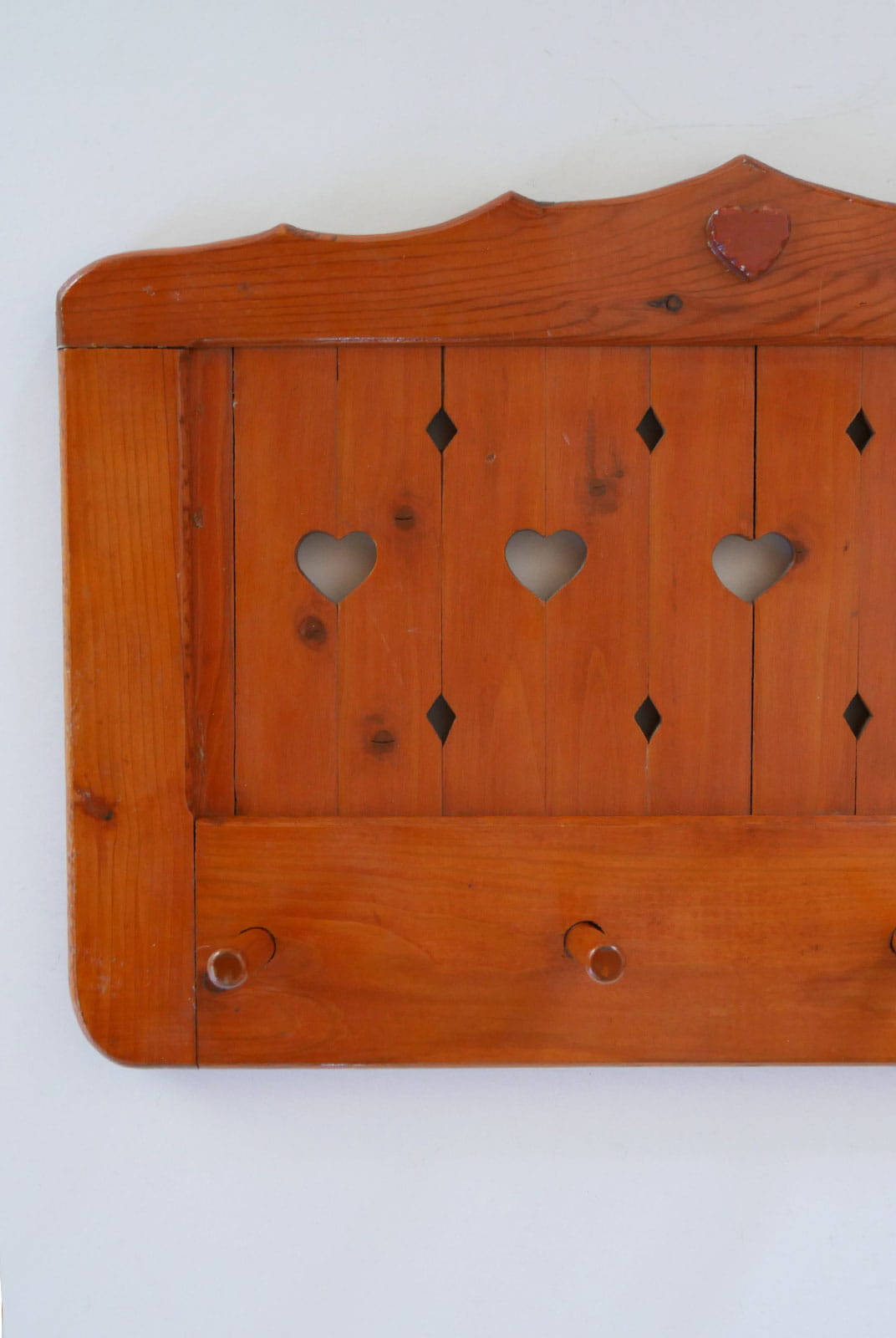 Vintage Wood Peg Rack Heart Cutout, Vintage Cottagecore Peg Rack, Vintage Heart SHape Wall Rack, Vintage Peg Hook Wall Decor