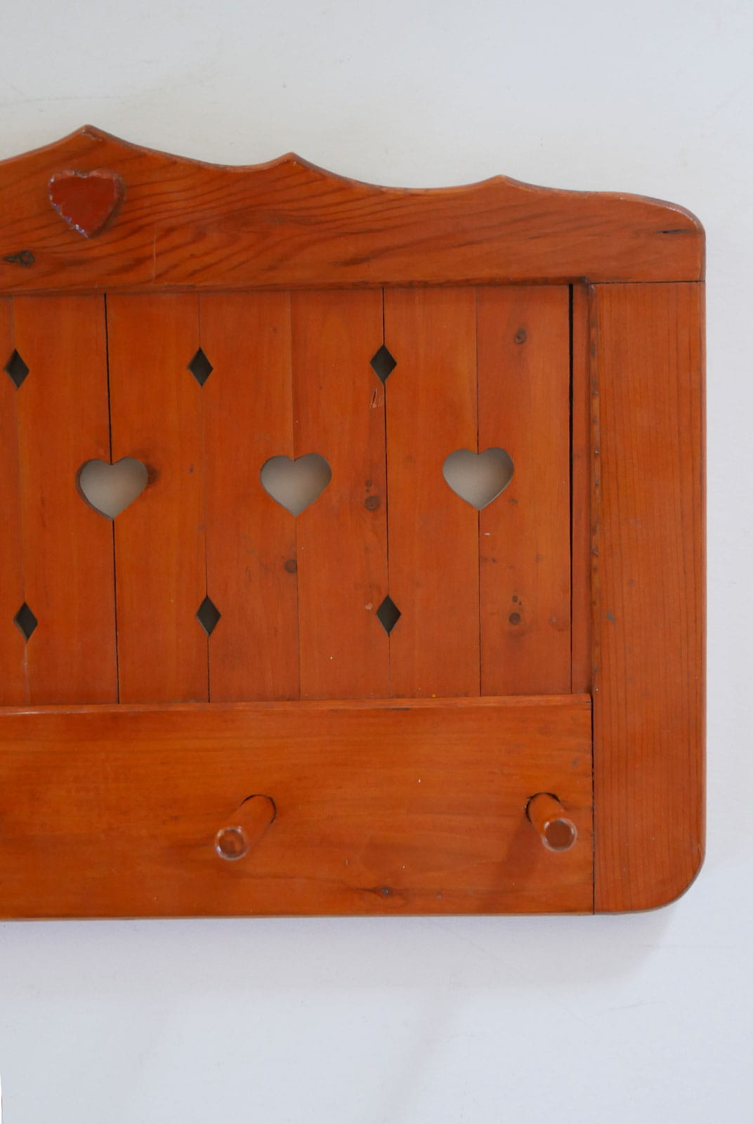 Vintage Wood Peg Rack Heart Cutout, Vintage Cottagecore Peg Rack, Vintage Heart SHape Wall Rack, Vintage Peg Hook Wall Decor