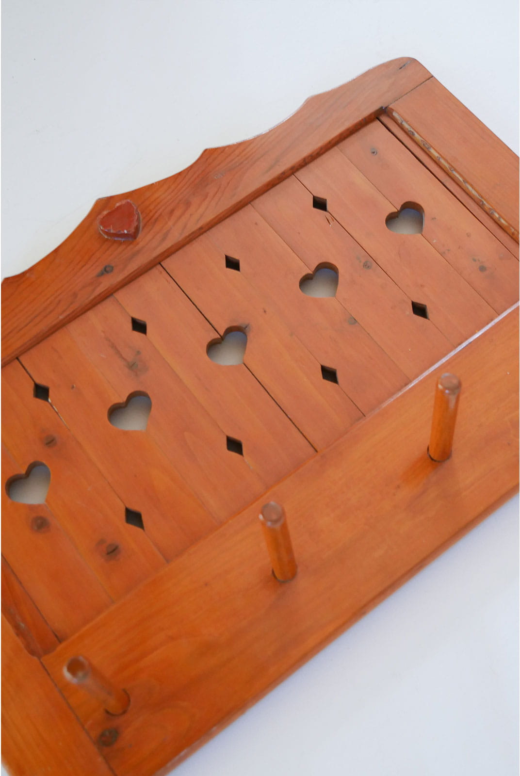 Vintage Wood Peg Rack Heart Cutout, Vintage Cottagecore Peg Rack, Vintage Heart SHape Wall Rack, Vintage Peg Hook Wall Decor