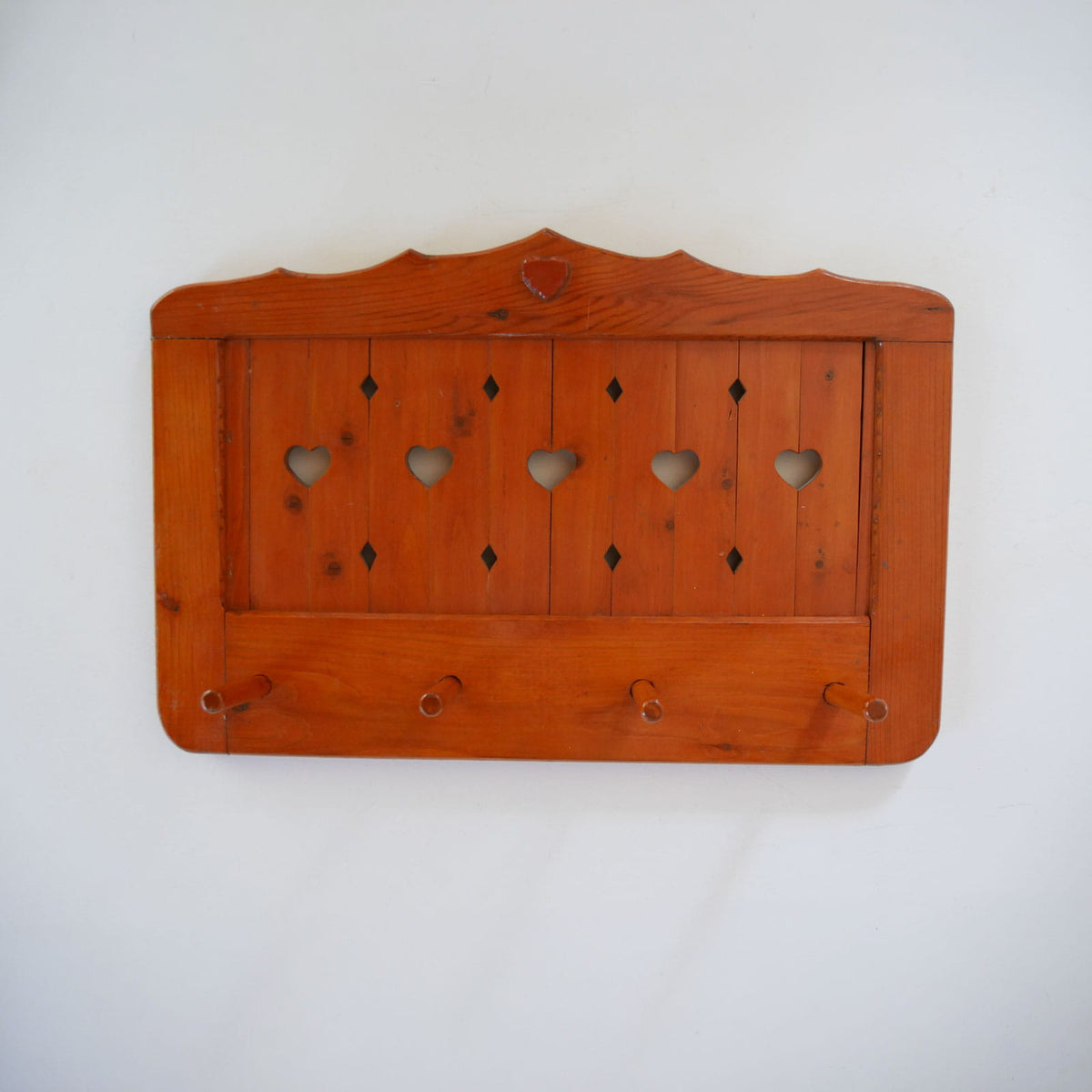 Vintage Wood Peg Rack Heart Cutout, Vintage Cottagecore Peg Rack, Vintage Heart SHape Wall Rack, Vintage Peg Hook Wall Decor