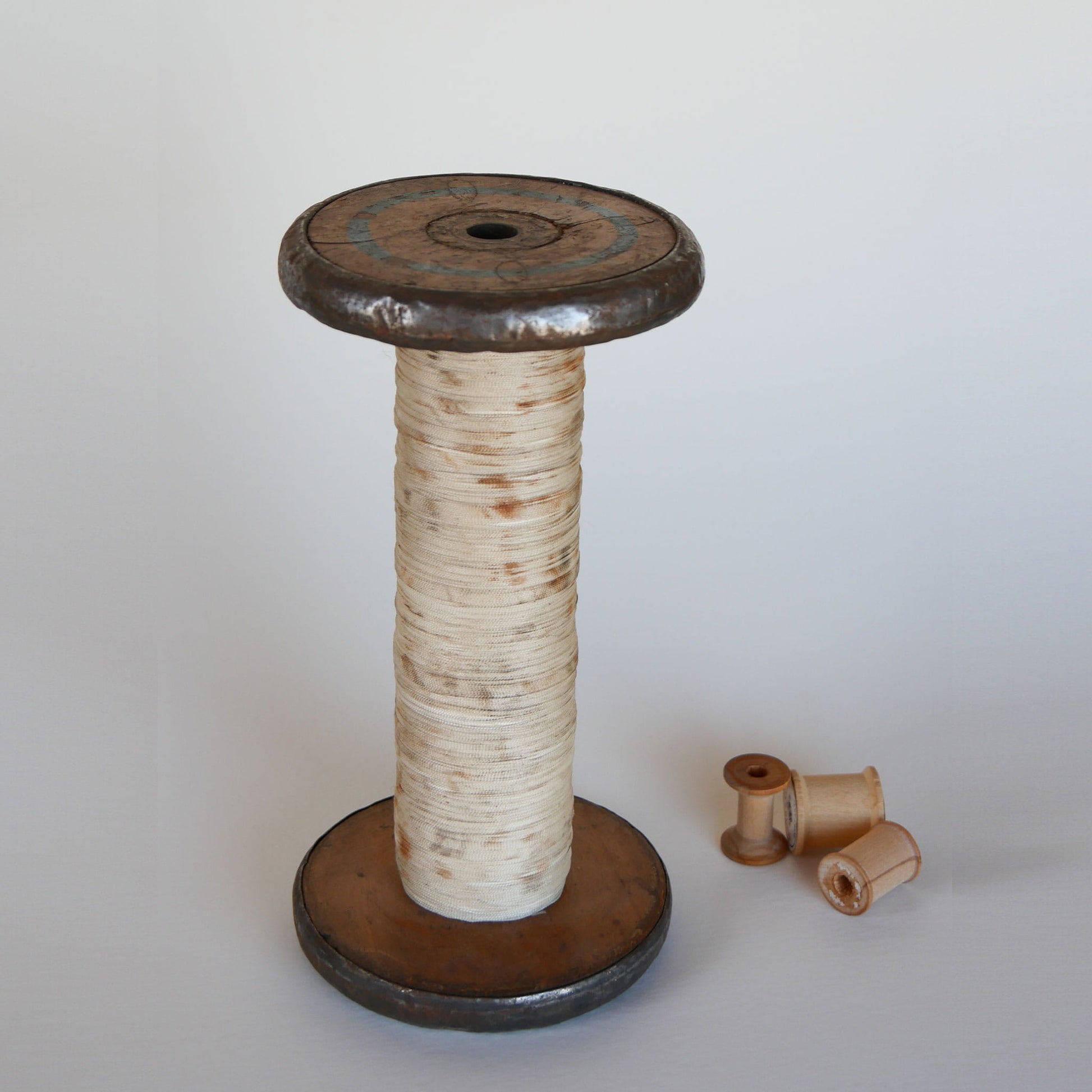 Vintage Wood Threaded Bobbin Spool, Vintage Threaded Wood Bobbin Spool, Large Vintage Bobbin, Vintage Bobbin, Large Wood Bobbin Spool, Vintage Kitchen Decor, Vintage Country Decor, Vintage Home Decor
