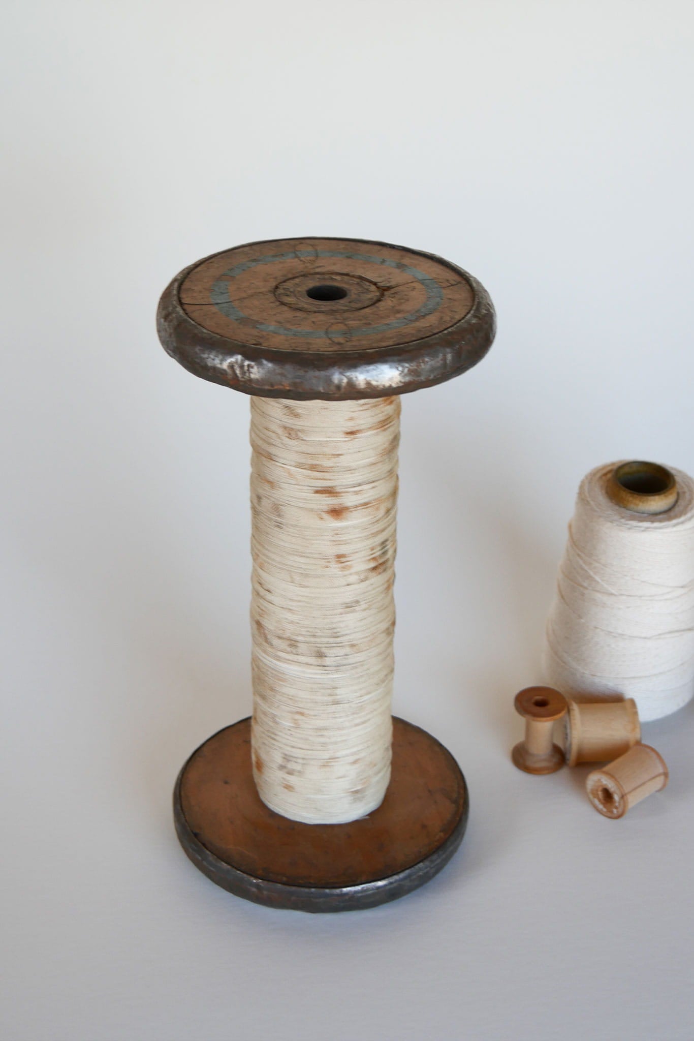 Vintage Wood Threaded Bobbin Spool, Vintage Threaded Wood Bobbin Spool, Large Vintage Bobbin, Vintage Bobbin, Large Wood Bobbin Spool, Vintage Kitchen Decor, Vintage Country Decor, Vintage Home Decor