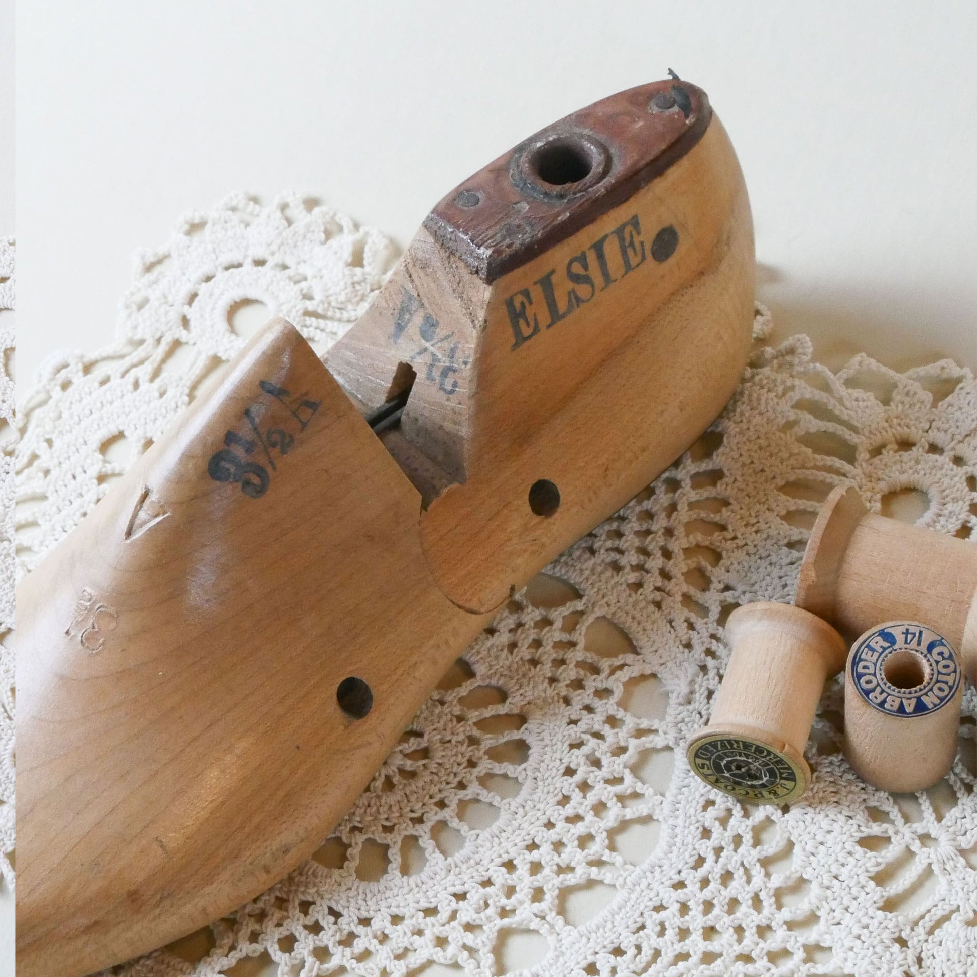 Vintage Elsie Wooden Shoe Mold, Primitive Shoe Mold, Vintage 3.5A Shoe Mold, Antique Wooden Shoe Mold