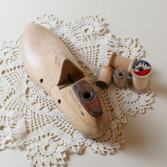 Vintage Elsie Wooden Shoe Mold, Primitive Shoe Mold, Vintage 3.5A Shoe Mold, Antique Wooden Shoe Mold
