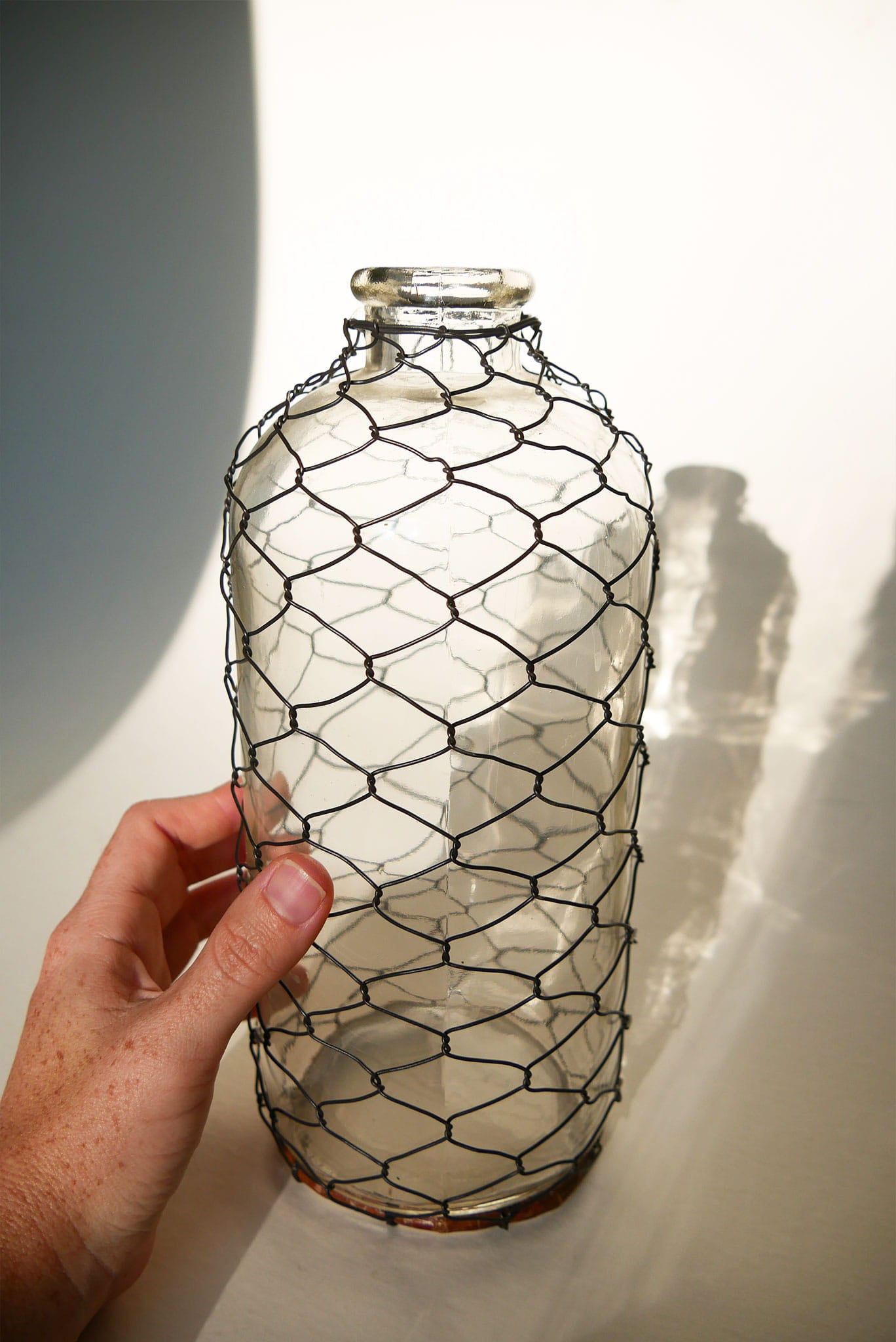 Wire Wrapped Glass Jar Vase, Farmhouse Wire Vase, Vintage Glass and Wire Vase, Chicken Wire Wrapped Vase, Wire Covered Glass Jar Vase
