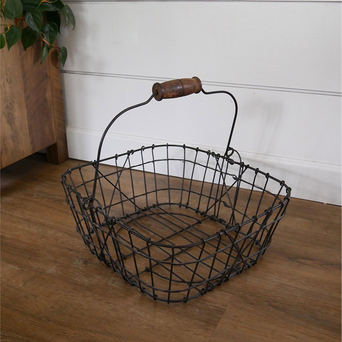 XL Square Wire Egg Basket with Wooden Handle, Egg Gathering Basket, VIntage Egg Basket, Vintage Metal Farmhouse Basket, Vintage Farmhouse Basket, Vintage Farmhouse Decor, Vintage Farmhouse Kitchen, Vintage Gathering Basket