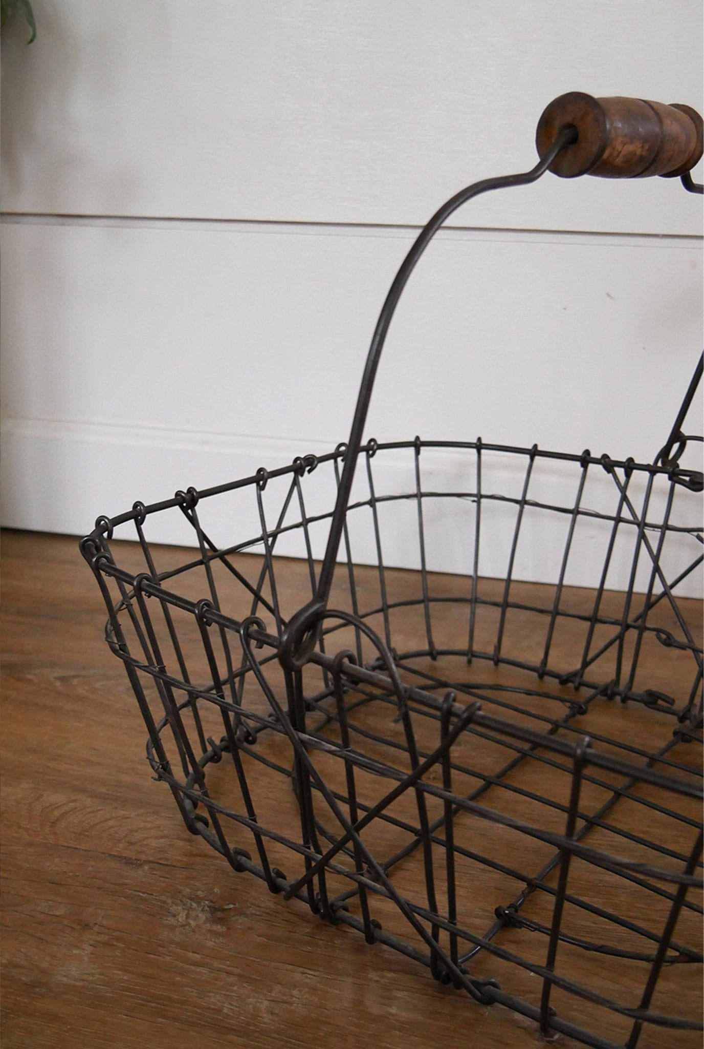 XL Square Wire Egg Basket with Wooden Handle, Egg Gathering Basket, VIntage Egg Basket, Vintage Metal Farmhouse Basket, Vintage Farmhouse Basket, Vintage Farmhouse Decor, Vintage Farmhouse Kitchen, Vintage Gathering Basket