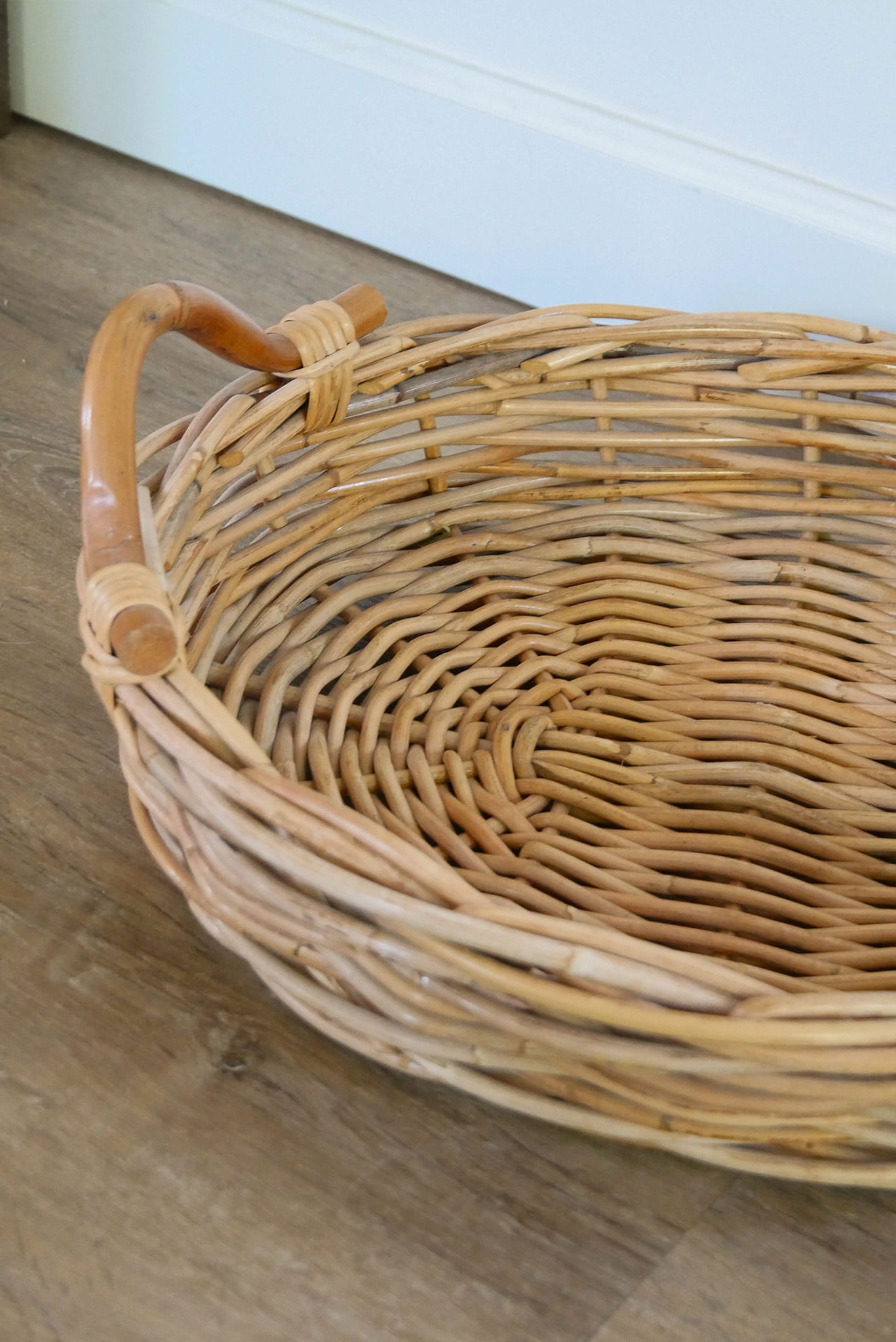 XL Bamboo Wicker Oval Tray with Handles, Farmhouse Basket Tray, Vintage Farmhouse Dining, Vintage Basket Decor, Vintage Cottage Basket, VIntage Cottagecore Basket, VIntage Cottage Dining, Vintage Cottagecore Dining Decor