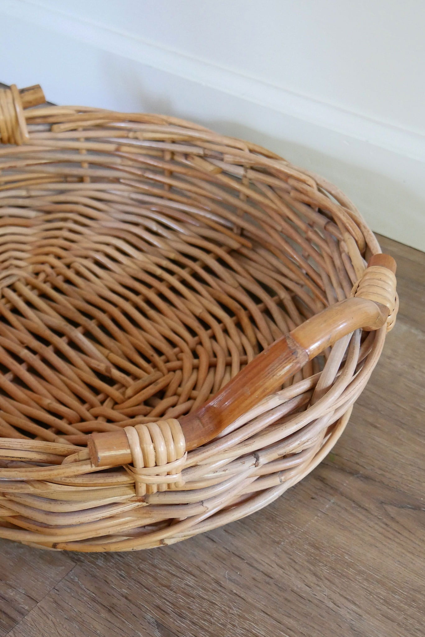 XL Bamboo Wicker Oval Tray with Handles, Farmhouse Basket Tray, Vintage Farmhouse Dining, Vintage Basket Decor, Vintage Cottage Basket, VIntage Cottagecore Basket, VIntage Cottage Dining, Vintage Cottagecore Dining Decor
