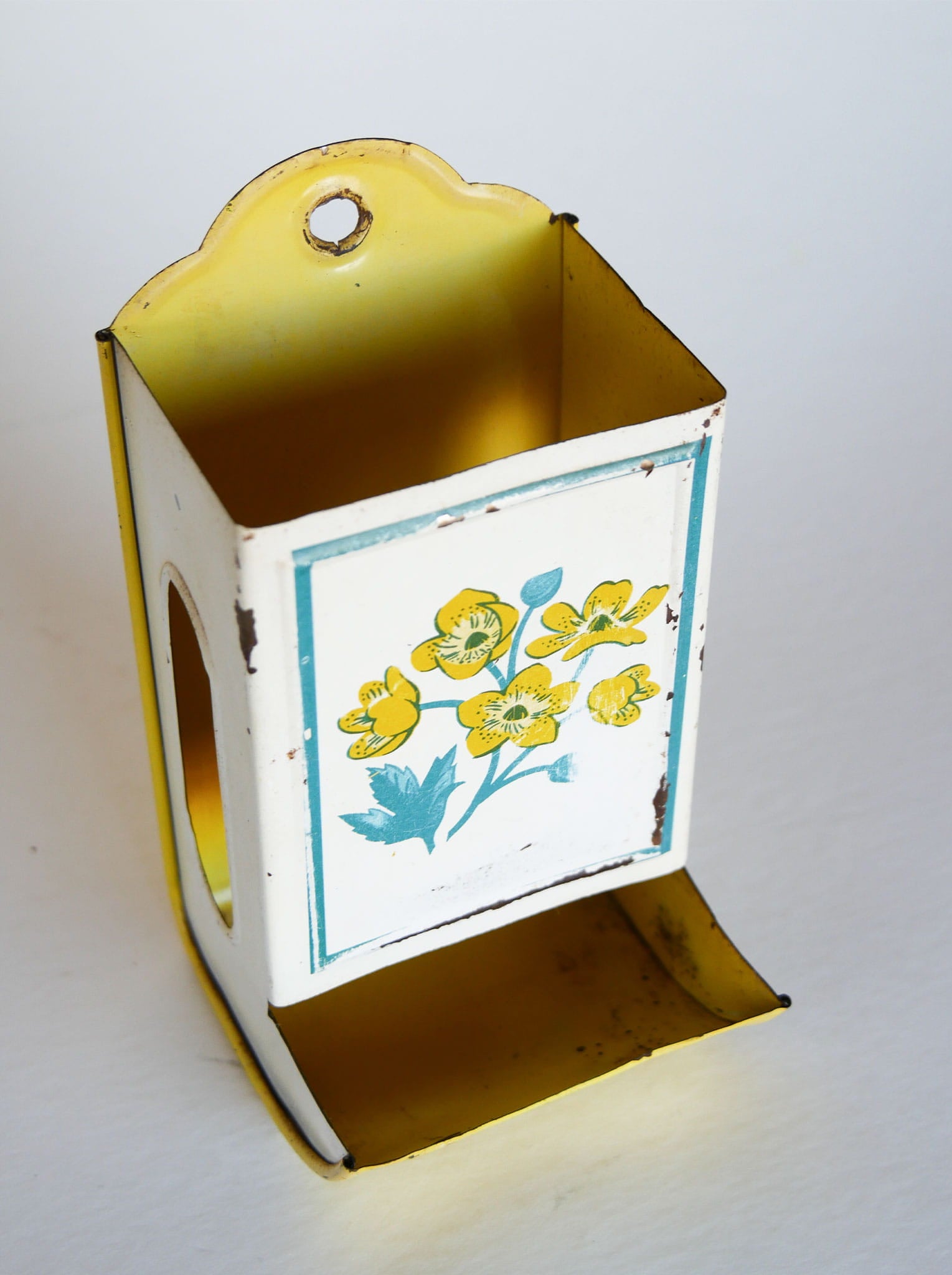 Vintage Yellow Floral Metal Wall Mounted Matchbox Holder, Vintage Matchbox, Vintage Yellow Kitchen Decor, Yellow Matchbox Holder, Vintage Kitchen Decor, Vintage Home Decor